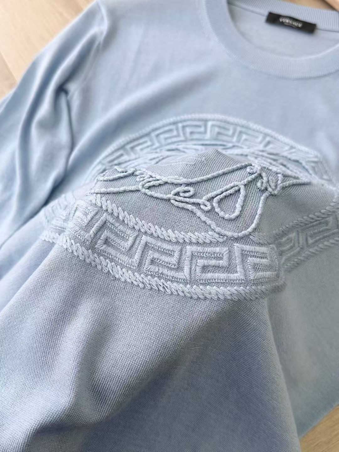 **do** เสื้อ VERSACE Medusa Embroidered Wool Sweater มีใส่ได้ ชาย หญิง สินค้าใหม่ ของแท้