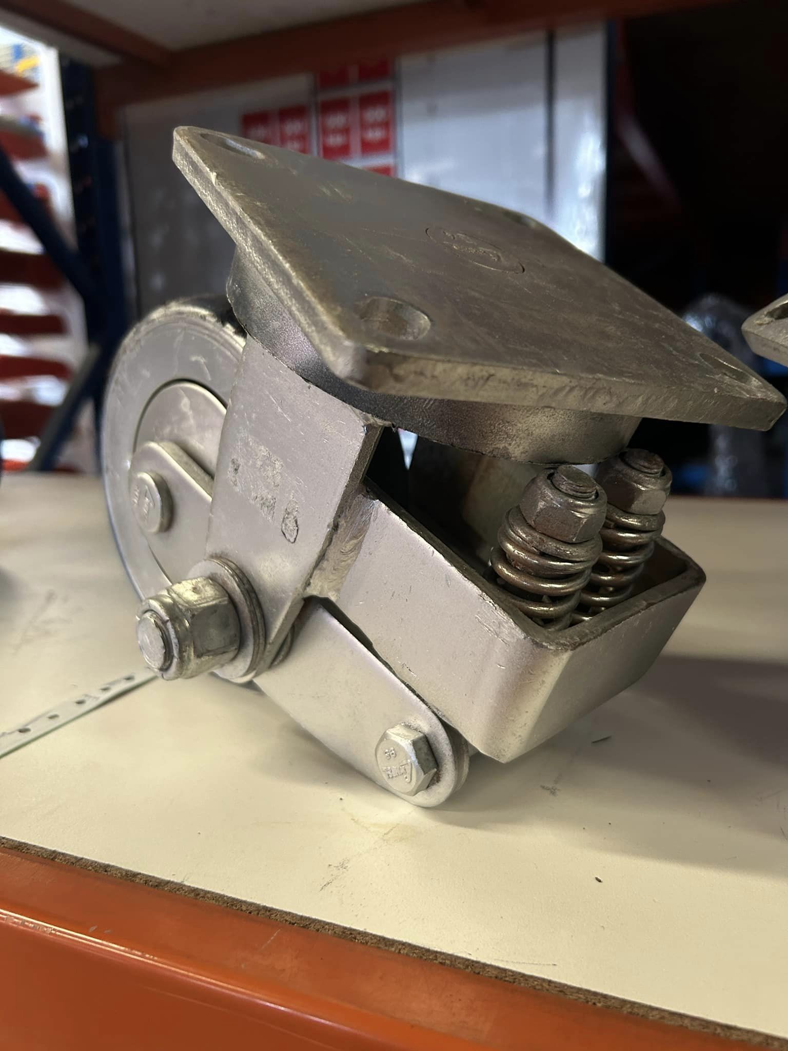 บันไดติดล้อ6นิ้วแบบมีโช๊คสปริงสูง2.80ม.