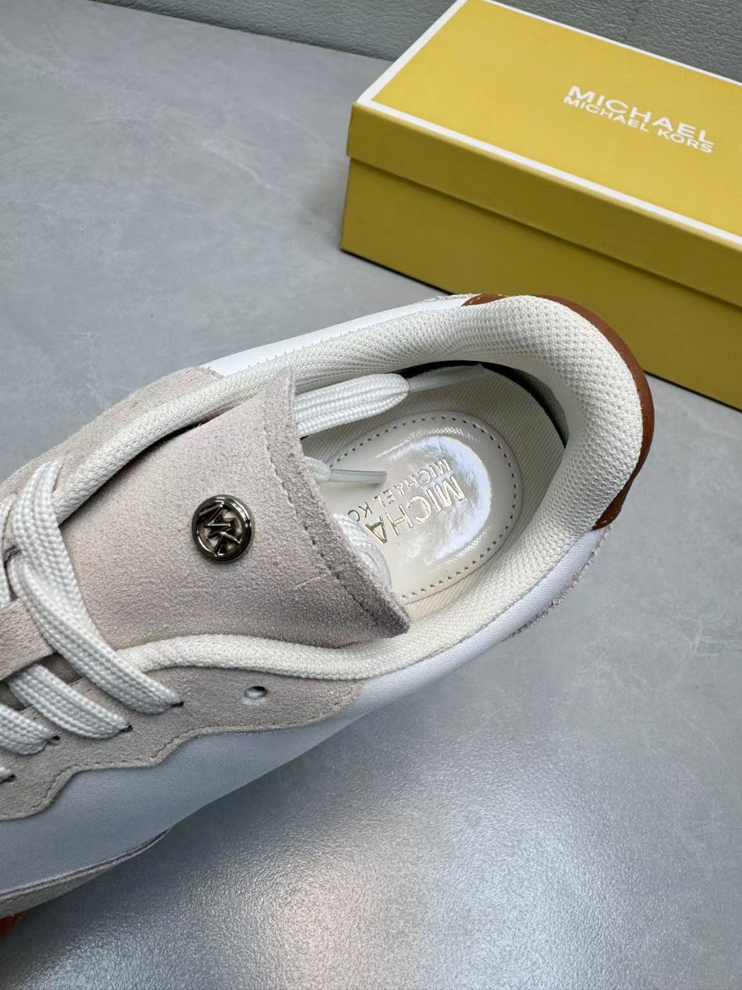 **do** รองเท้า Michael Kors Jaime Sneakers ของผู้หญิง สินค้าใหม่ ของแท้