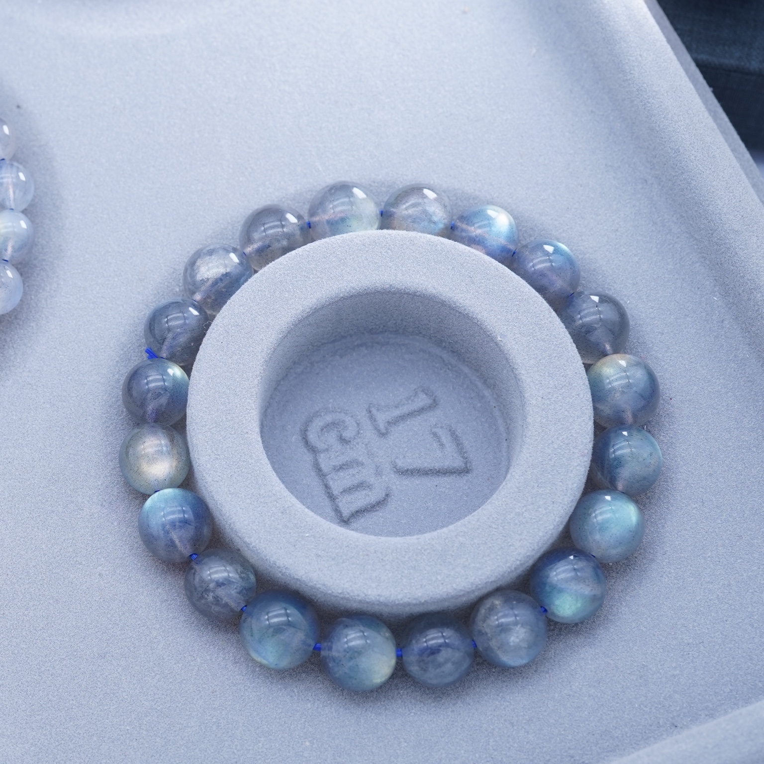 สร้อยข้อมือหินลาบราดอไรท์ หินแห่งพ่อมดเกรดพรีเมี่ยม— หินแห่งการตื่นรู้’ และพลังคุ้มครอง