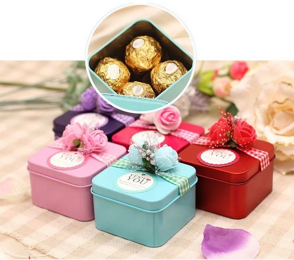 กล่องเหล็ก แต่งดอกไม้ แต่งโบว์ เก๋ ๆ กล่องใส่ของชำร่วย ใส่ Chocolate พร้อม Tag ขอบคุณ กล่องเหล็กสี่เหลี่ยม ของชำร่วยงานแต่งงาน สวย ๆ 195032