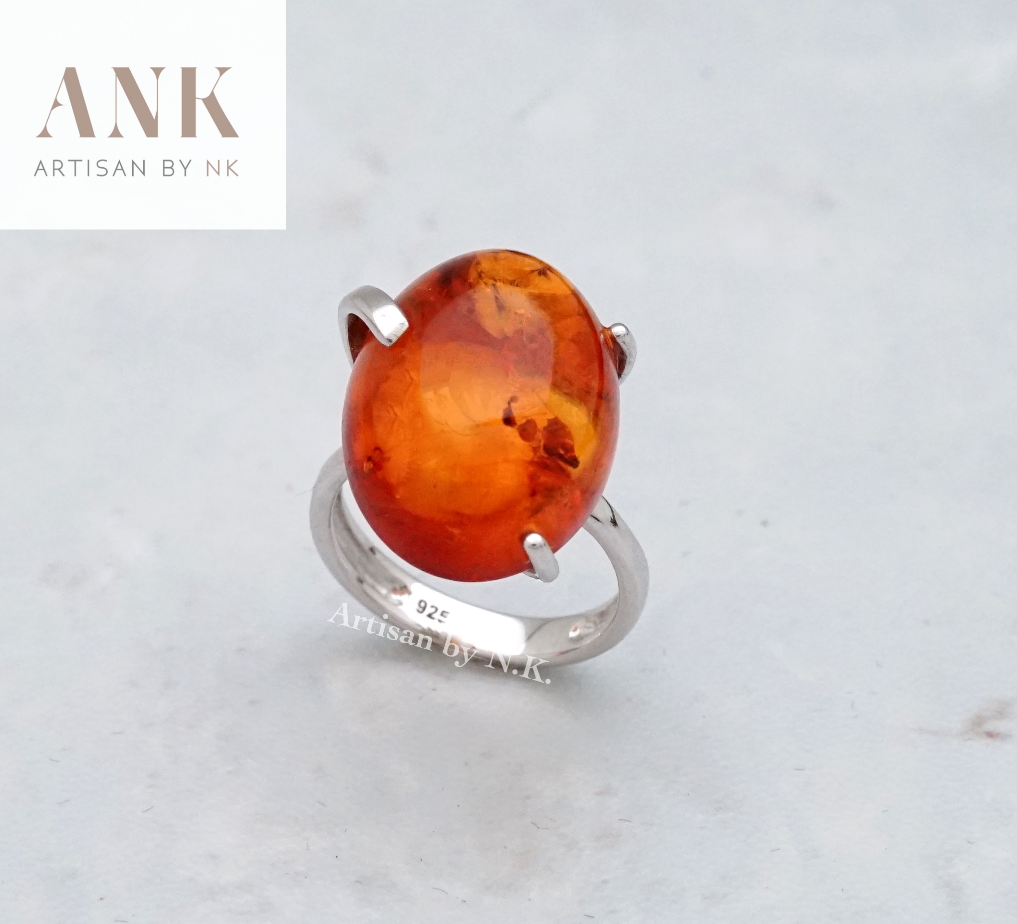 แหวนเงินแท้ ฝัง อำพันแท้ จาก โปแลนด์ (Silver Ring with Natural Amber)