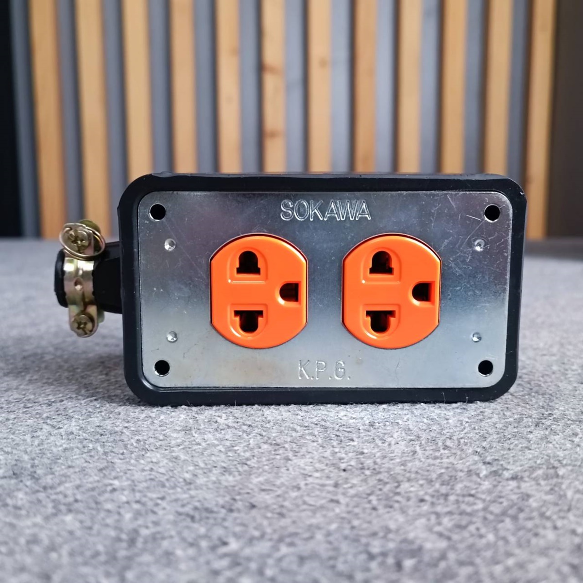 สีส้ม บล็อคยางปลั๊กไฟ2ช่อง X-6 พร้อมเต้ารับคู่3ขา R270U-O สีส้ม ปลั๊กไฟ ปลั๊กพร้อมเต้ารับ เอไอ-ไพศาล