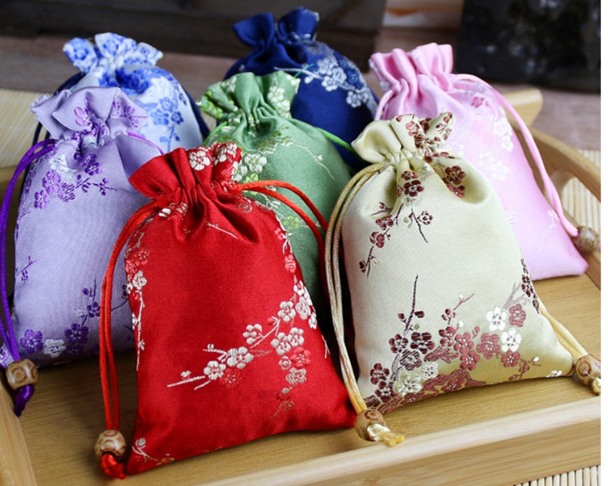 ถุงผ้าหูรูด ใส่ของขวัญ ของชำร่วย ถุงผ้าลินิน งานปัก ลายดอกไม้ สวยหรู ตกแต่งงานแต่งงาน แบบเก๋ ๆ 208019