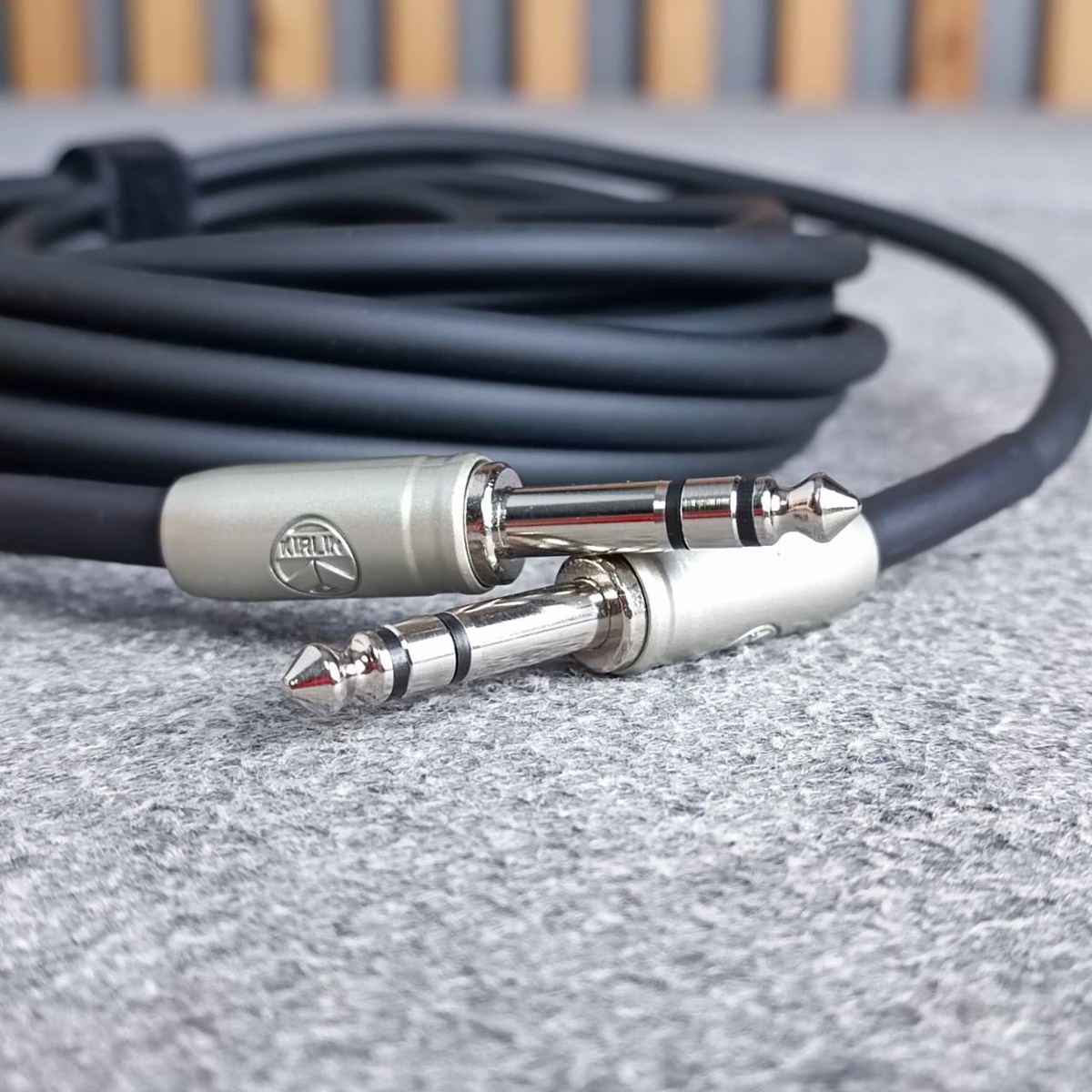 6เมตร Kirlin AP-209PR สายไมค์สเตอร์ 6.35mm TRS หัวท้าย สาย PHONE สเตอริโอ สายแจ็คไมค์สเตอริโอ สายสัญญาณสำเร็จรูป เอไอ-ไพศาล