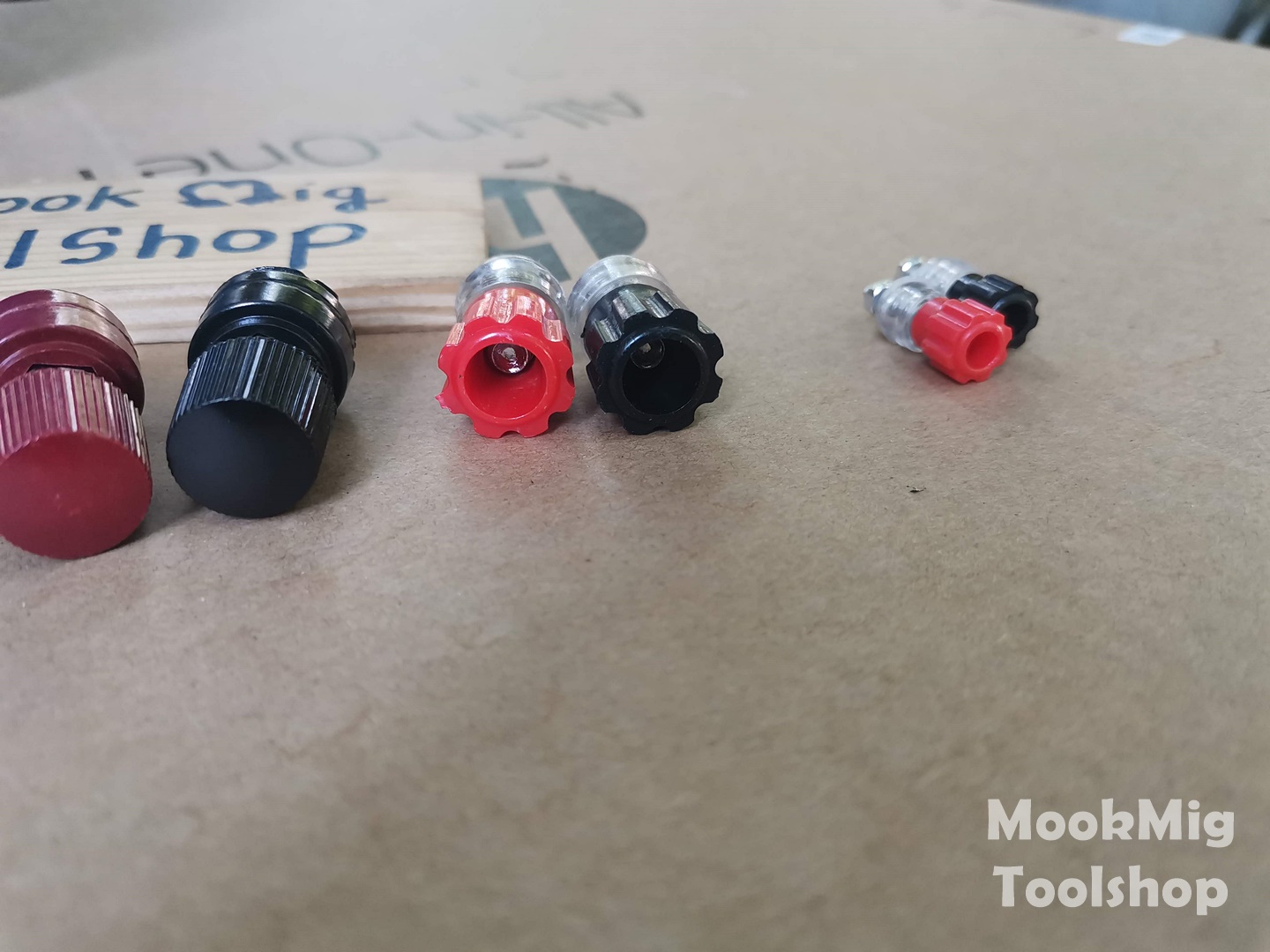 Binding post ไบดิ่งโพส หัวต่อแบตเตอรี่ ขั่วต่อแบต Stud Terminal สำหรับจั้มขั่วแบตกระแสสูง มีให้เลือกหลายขนาด