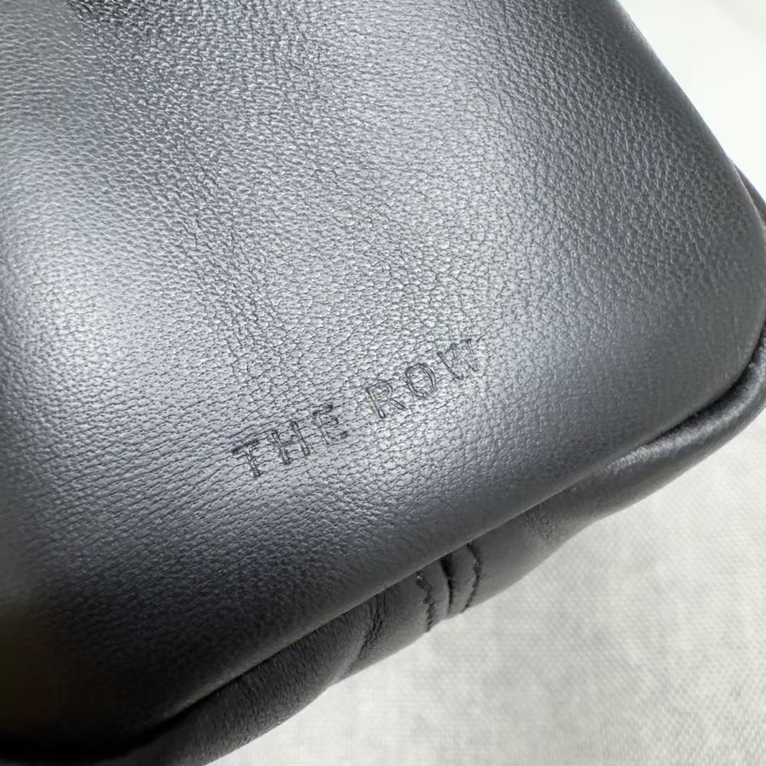 กระเป๋าหนังแกะ THE ROW Astra leather tote bag มี 2 สี หนังนุ่มมาก สินค้าใหม่ ของแท้