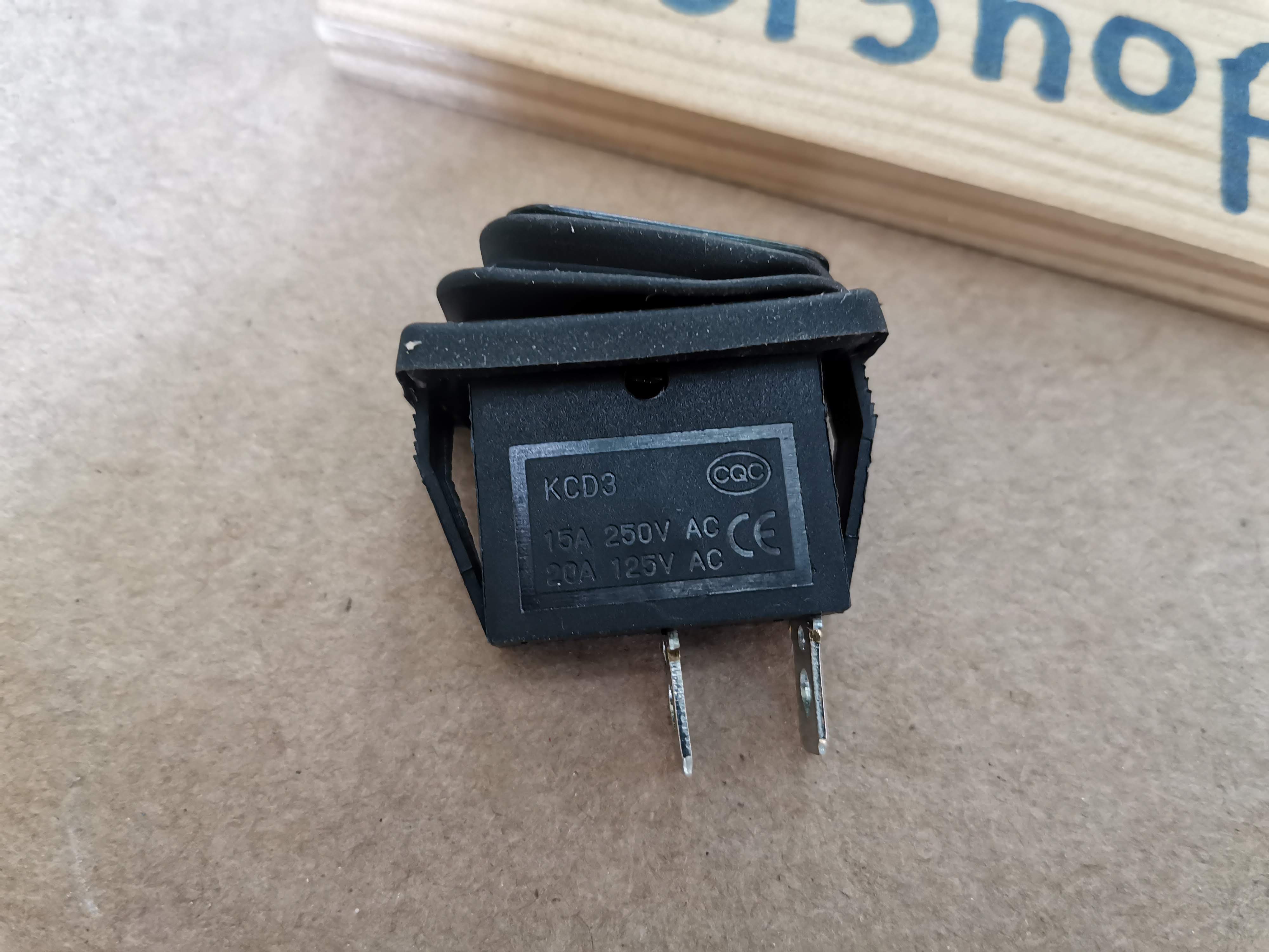 สวิทช์เปิดปิด สวิทช์ Switch สวิทช์โยก มีจุกยางกันน้ำ งานดี กดง่าย แข็งแรง งาน Power Box , งานสร้างทั่วไป