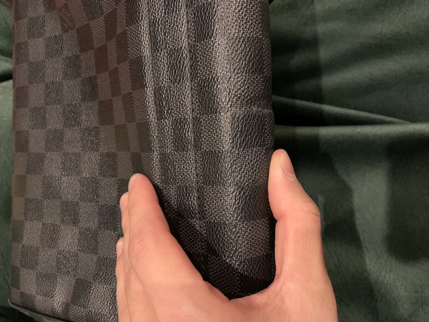 Louis Vuitton District PM Damier Graphite ตารางสีดำ Used 80 %