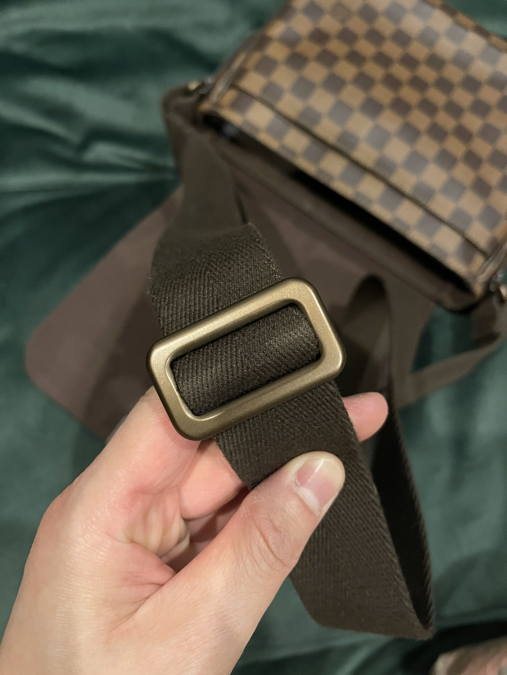 กระเป๋า Louis Vuitton Damier District PM สภาพ 95 % เหมือนใหม่