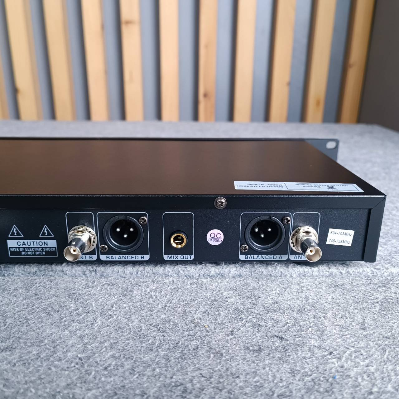 ไมค์4ด้าม MICROTECH MT-999E (4CH) ไมค์ลอย 4ด้าม UHF ไมค์โครโฟน ไมค์ลอย ไมโคร เทค MT 999E MT999E เอไอ-ไพศาล