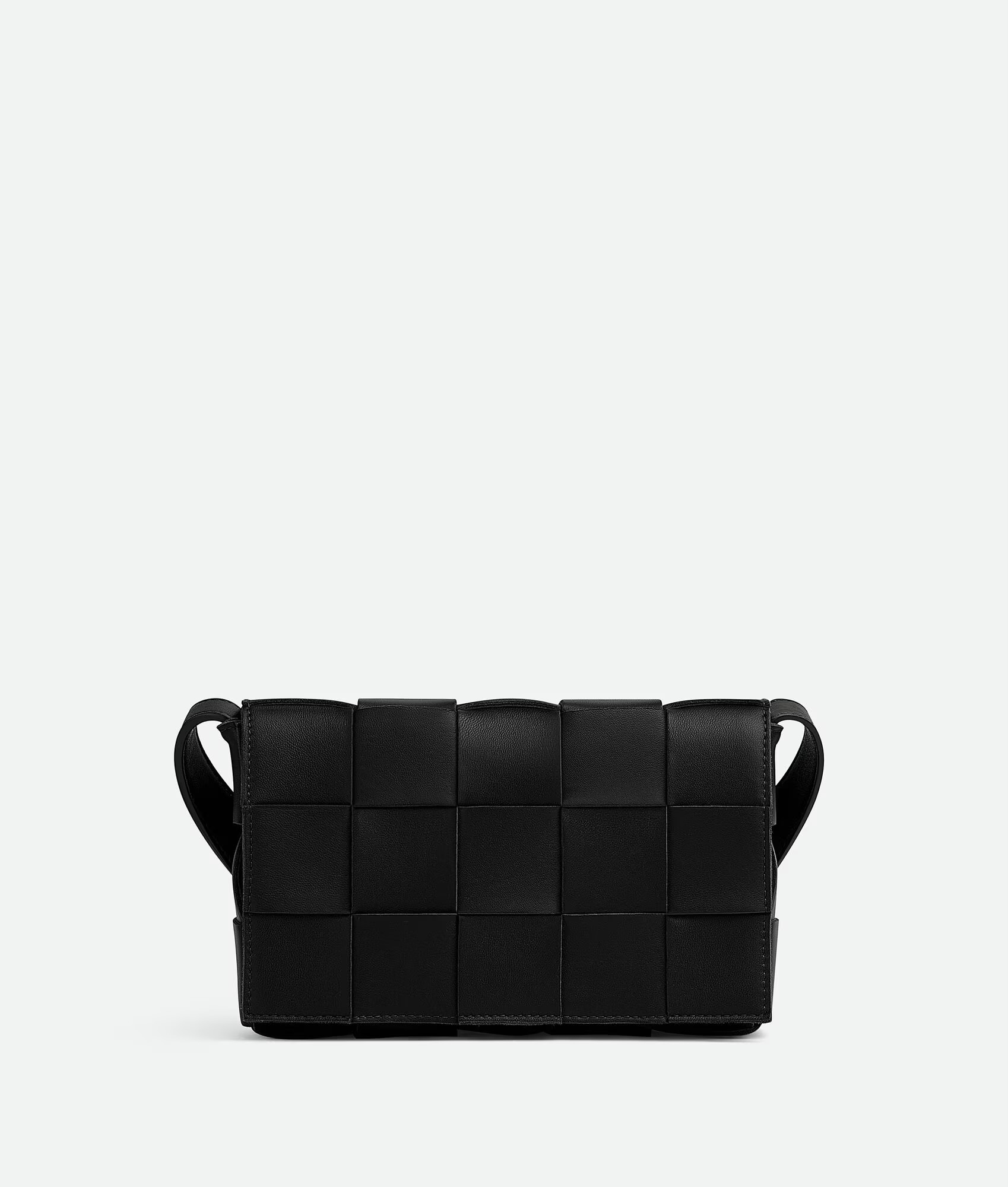 **do** กระเป๋าหนังแกะแท้ Bottega Cassette Cross-body bag ใช้ได้ ชาย หญิง สินค้าใหม่ ของแท้