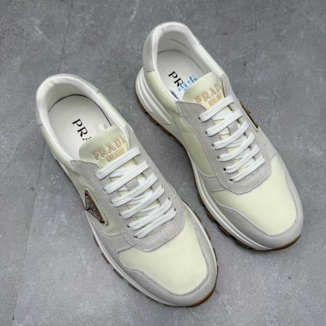 **do** รองเท้า Prada Prax 01 Re-Nylon and suede sneakers มีไซส์ 39-44 สินค้าใหม่ ของแท้