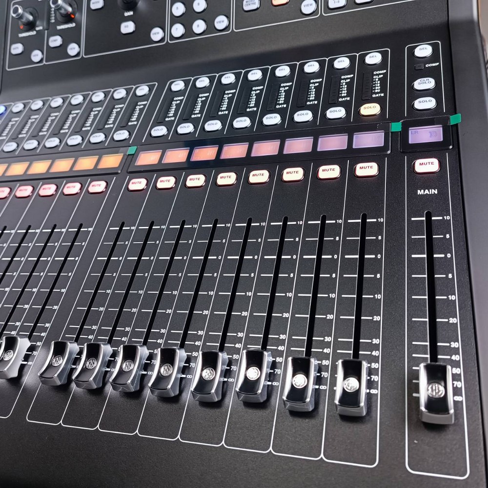 MIDAS M-32R LIVE Digital MIXER เครื่องผสมสัญญาณเสียง ดิจิตอล 40 ชาแนล +++ M32R M 32R เอไอ-ไพศาล