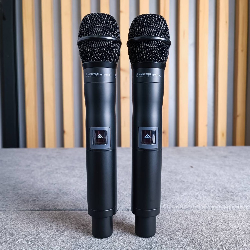 MICROTECH MT111D V3 ไมค์ลอยมือถือคู่UHF ไมค์ลอยคู่ ไมค์คาราโอเกะ MT-111D V3 แถม อุปกรณ์ย้ายเสา กระเป๋าเก็บไมค์ MT 111 D MT111 D MICRO TECH ไมโครเทค ไมค์ลอย - ถือคู่ ไมโครโฟนไร้สาย สามารถปรับเซ็ทที่ตัวเครื่อง และ ตัวไมค์ได้เลย เอไอ-ไพศาล +++