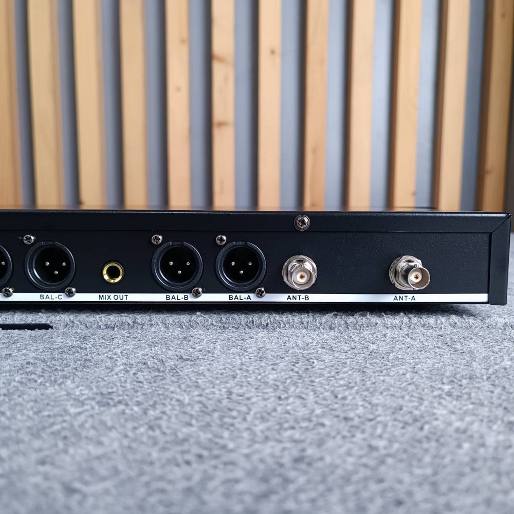 TADA U-880LV ไมค์ลอย 4ด้าม ไมค์ลอยมือถือคู่UHF มีกระเป๋า ไมค์ลอย ไมค์คาราโอเกะ WIRELESS MICROPHONE ธาดา TA DA U 880LV TA-DA U880LV เอไอ-ไพศาล