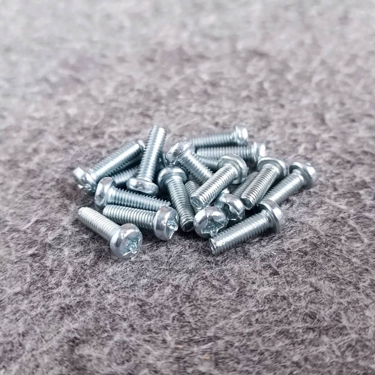 ถุง20ตัว สกรูJP 3X10 น็อต สกรู น็อตเกลียวละเอียด น็อตเกลียวละเอียดหัวกลม สกรูเกลียวละเอียด น็อตJP3X10 เอไอ-ไพศาล