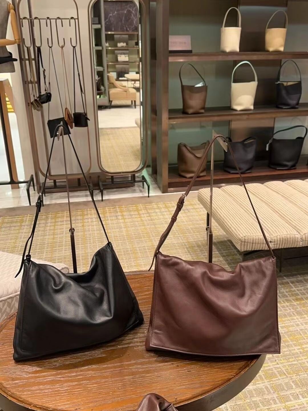 กระเป๋าหนังแกะ The Row Nan Shoulder Bag in Leather มี 2 สี มีกระเป๋าเล็กห้อย สินค้าใหม่ ของแท้