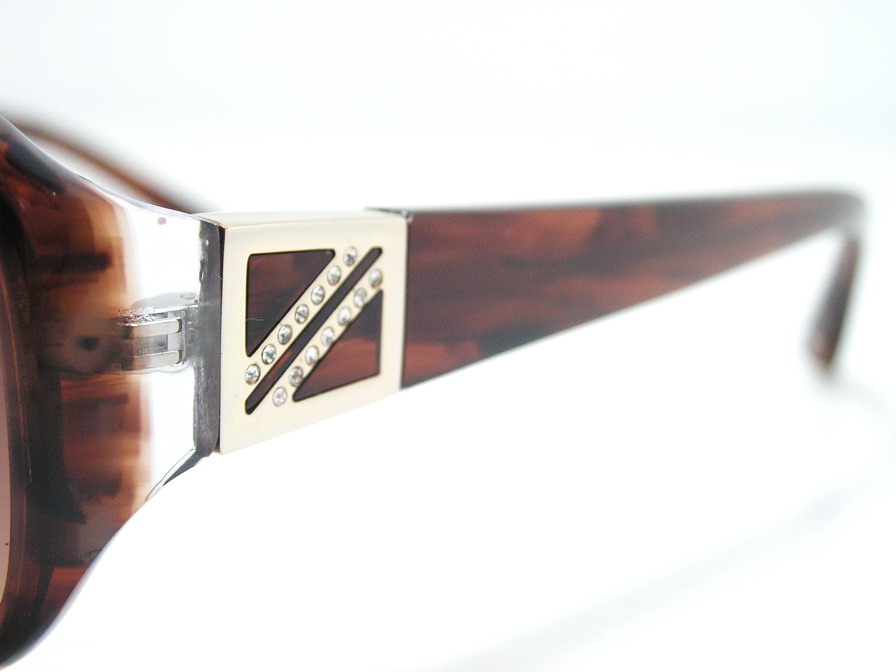 แว่นกันแดด Daniel Hechter !!!สวยมากมายแน่นอนค่ะ ของแท้100%และถูกสุดๆ ส่งตรงจากUS.ค่ะ