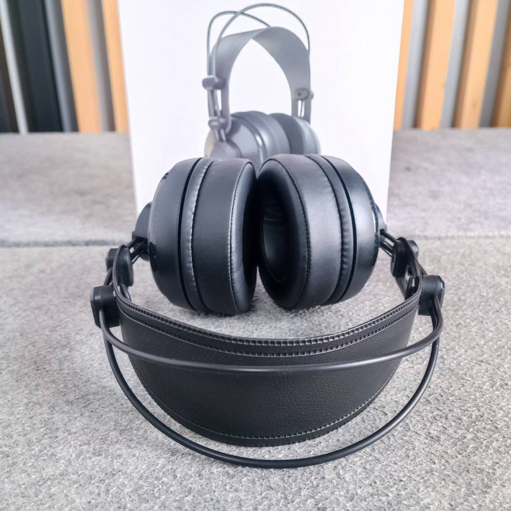 ราคาเฉพาะหูฟังไม่รวมขาแขวน BEHRINGER BH-60 หูฟัง หูฟังครอบหู หูฟังมอนิเตอร์ หูฟังสตูดิโอ Studio Monitoring Headphones BH 60 BH60 เอไอ-ไพศาล