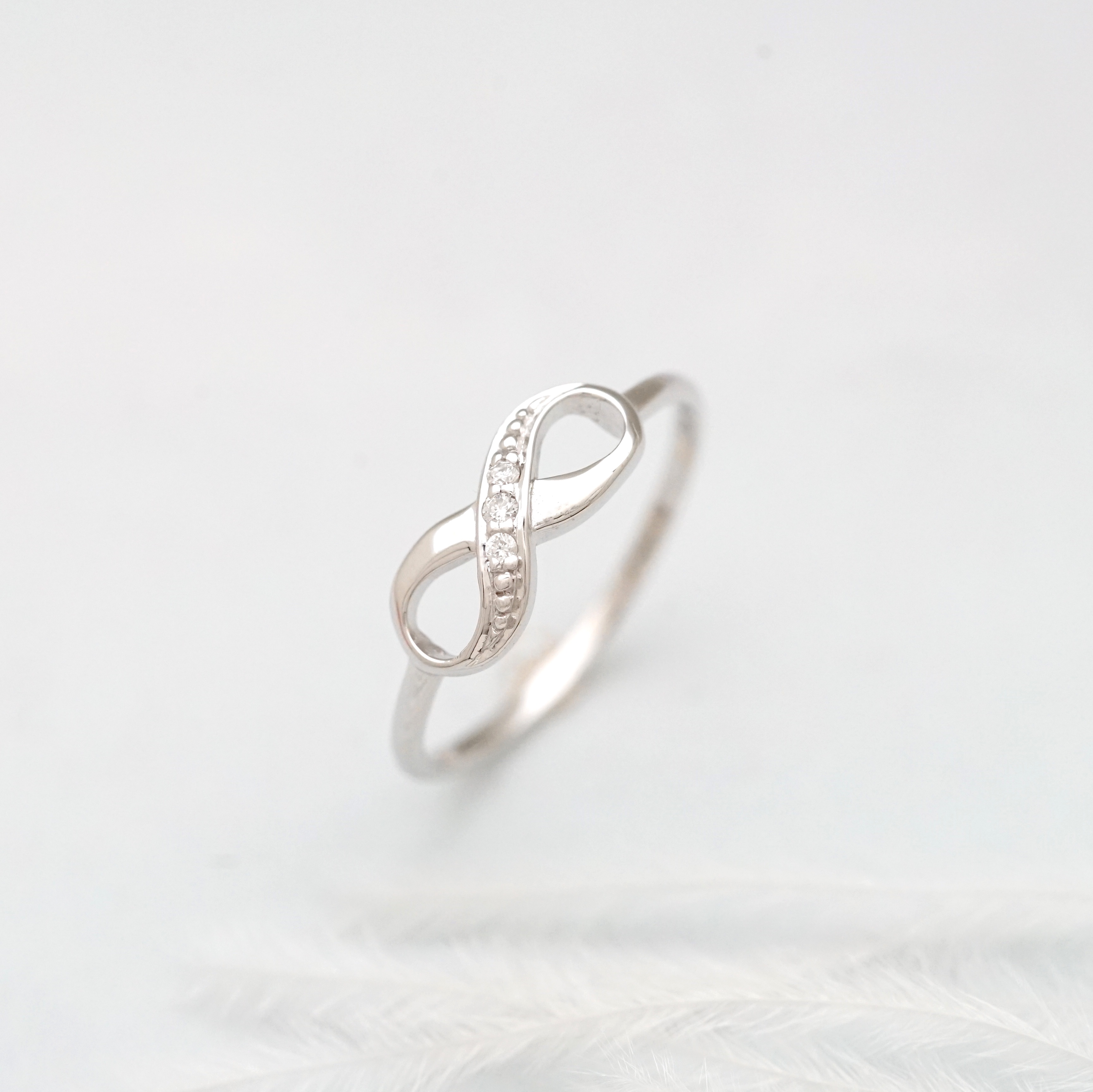 แหวนอินฟินิตี้เพชรแท้ เรียบง่ายแต่ความหมายลึกซึ้ง