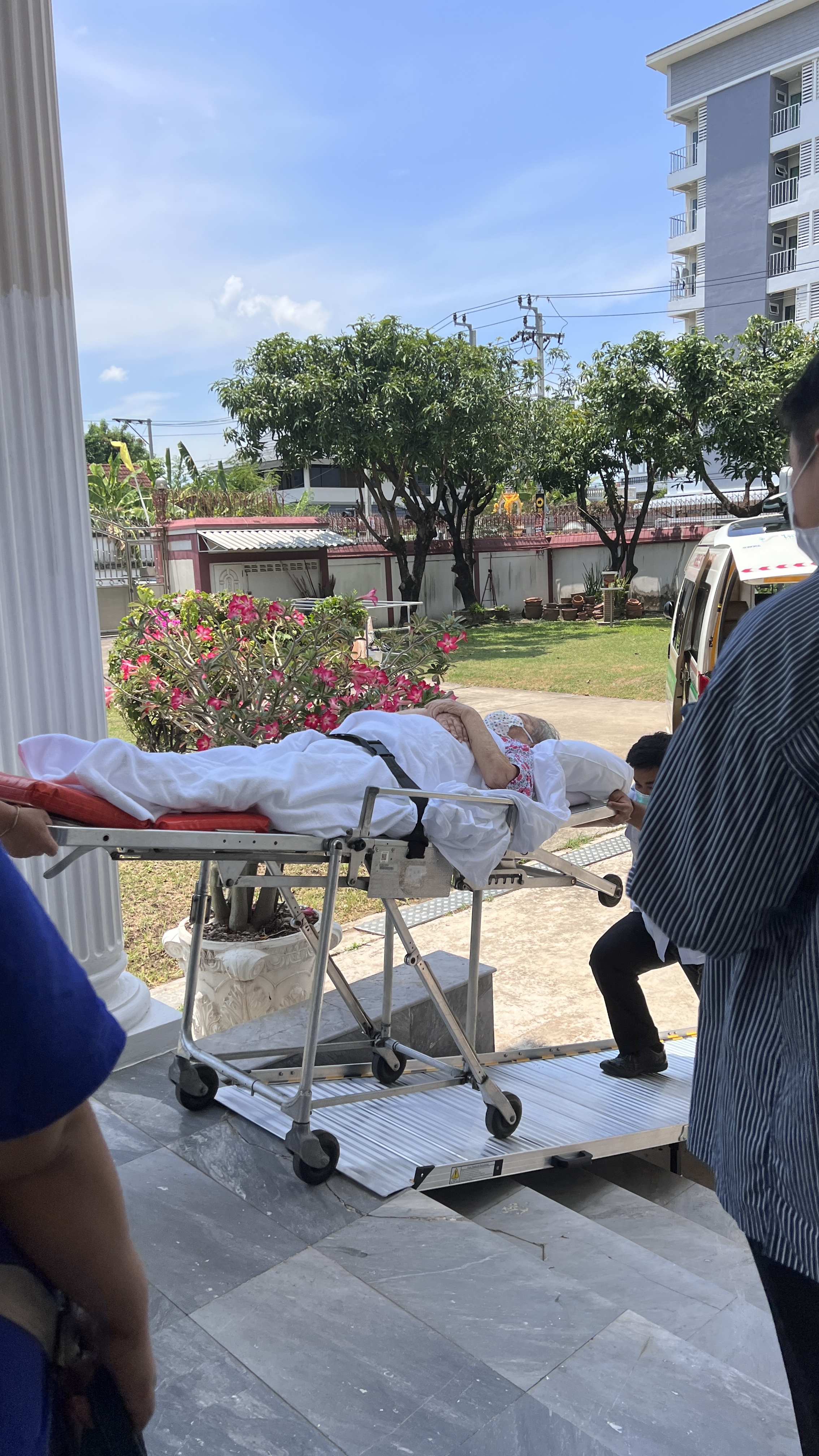 ทางลาดรถเข็นอลูมิเนียมยาวพิเศษ262ซม. (262x75x5.5cm) พับครึ่งด้านกว้าง หนัก 27kg - Aluminium Ramp 262x75x5.5cm 27 kg