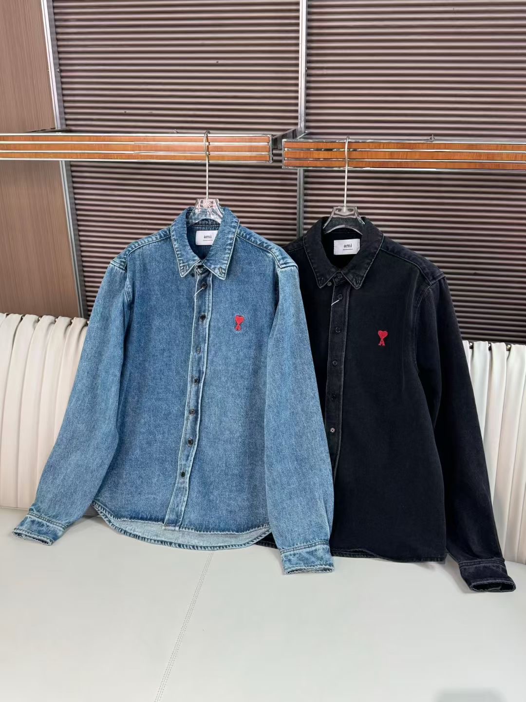 **do** เสื้อยีนส์ BLUE DENIM BUTTON DOWN AMI มี 2 สี ใส่ได้ ชาย หญิง สินค้าใหม่ ของแท้
