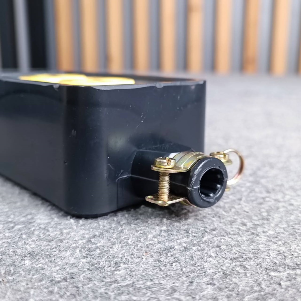 สีเหลือง บล็อคยางปลั๊กไฟ2ช่อง X-6 พร้อมเต้ารับคู่3ขา R270U-Y สีเหลือง ปลั๊กไฟ ปลั๊กพร้อมเต้ารับ เอไอ-ไพศาล