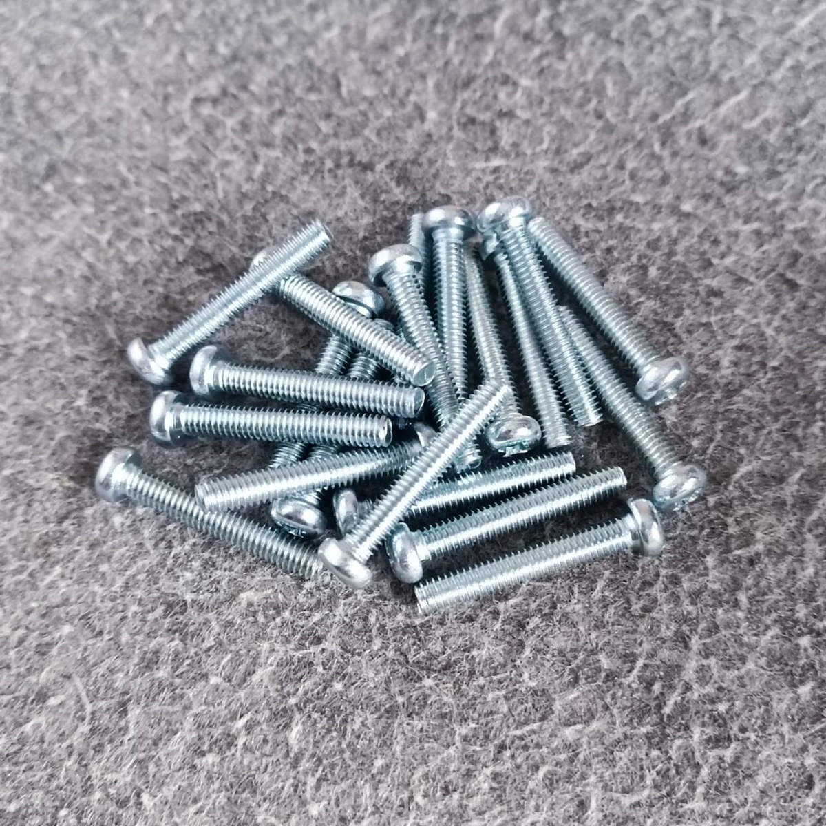 ถุง20ตัว สกรูJP 4X25 น็อต สกรู น็อตเกลียวละเอียด น็อตเกลียวละเอียดหัวกลม สกรูเกลียวละเอียด น็อตJP4X25 เอไอ-ไพศาล