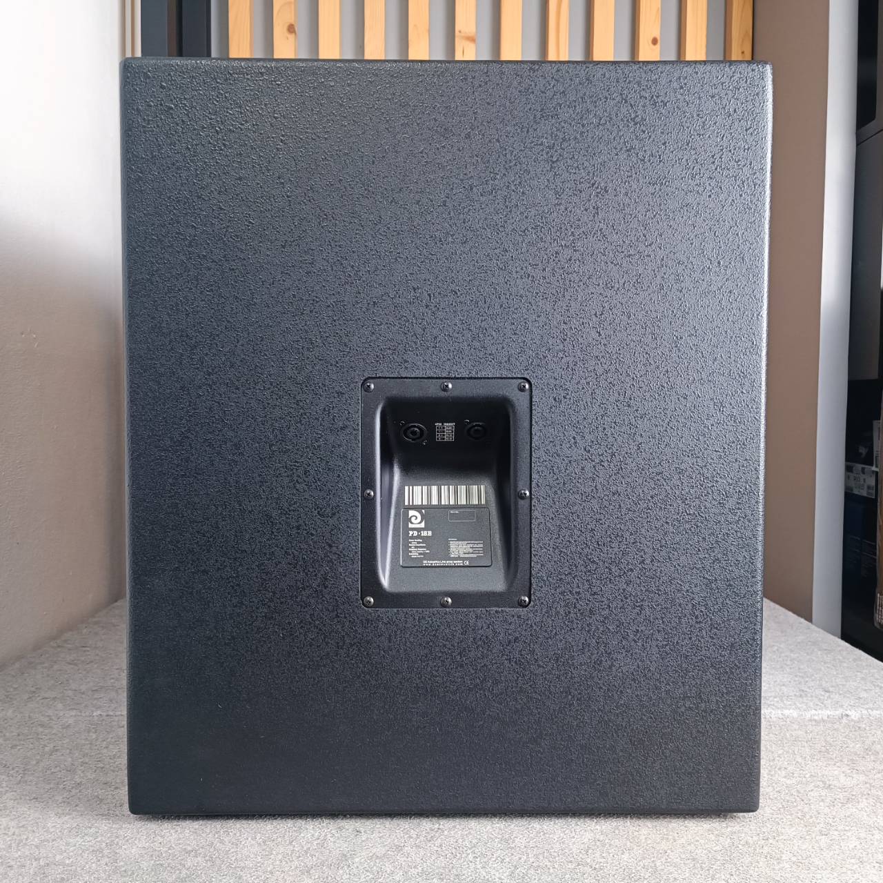 DE ACOUSTIC PD-18B ตู้ลำโพงซับ 18นิ้ว (ใบละ) ตู้ลำโพง 18 นิ้ว เหมาะสำหรับงานเสียงกลางแจ้ง สามารถวางเป็นมอนิเตอร์ได้ PD18B PD 18B เอไอ-ไพศาล