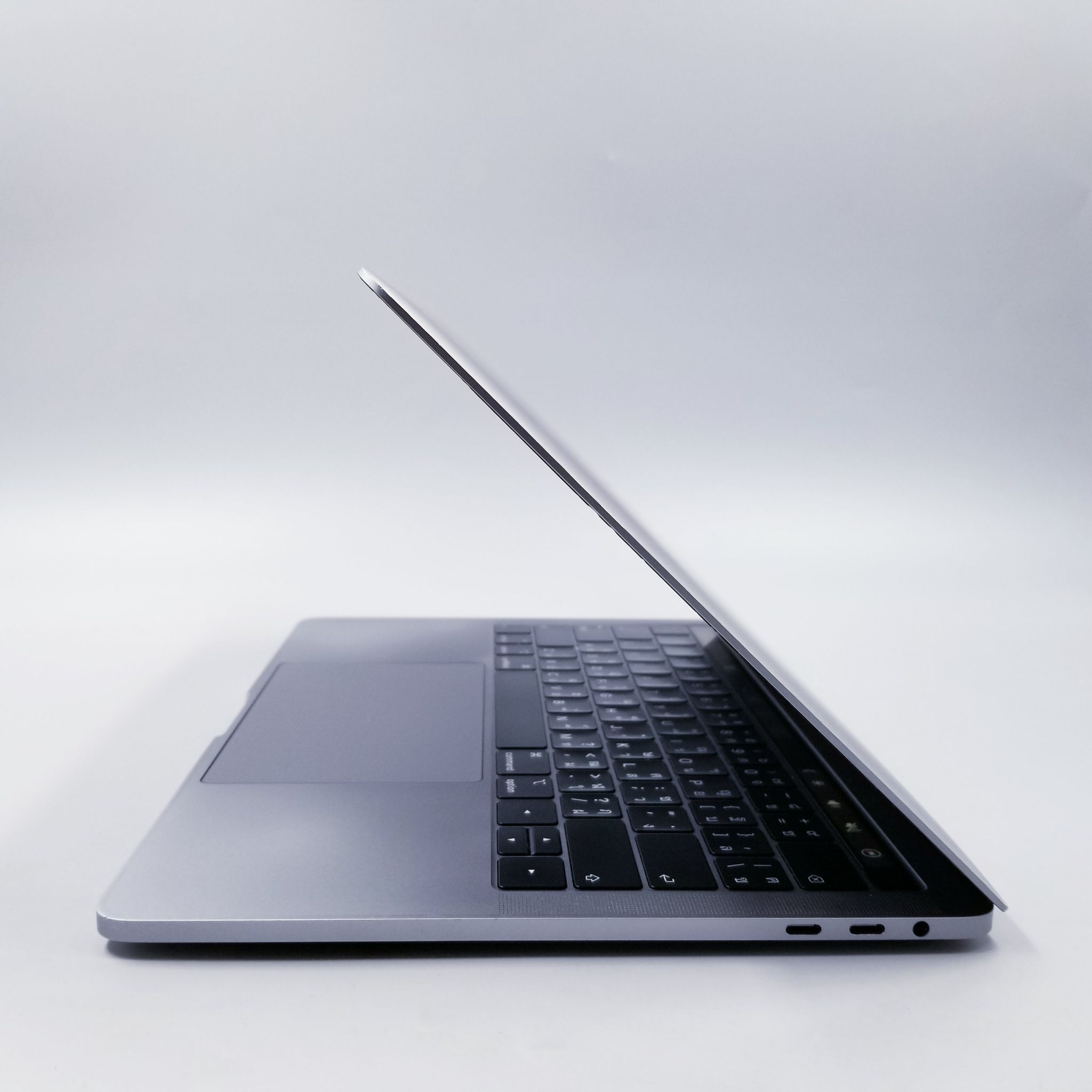 💎 MacBook Pro 13" 2018 Four Thunderbolt 3 ports SpaceGray 💎 💖 #มาแล้ว #MBP 2018 Touch Bar พร้อมเซ็นเซอร์ Touch ID ในตัว ราคาสุดคุ้ม 💖