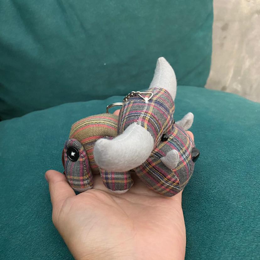 พวงกุญแจตุ๊กตาผ้าขาวม้าควายน้อย ทำจากผ้าขาวม้า งานแฮนด์เมด