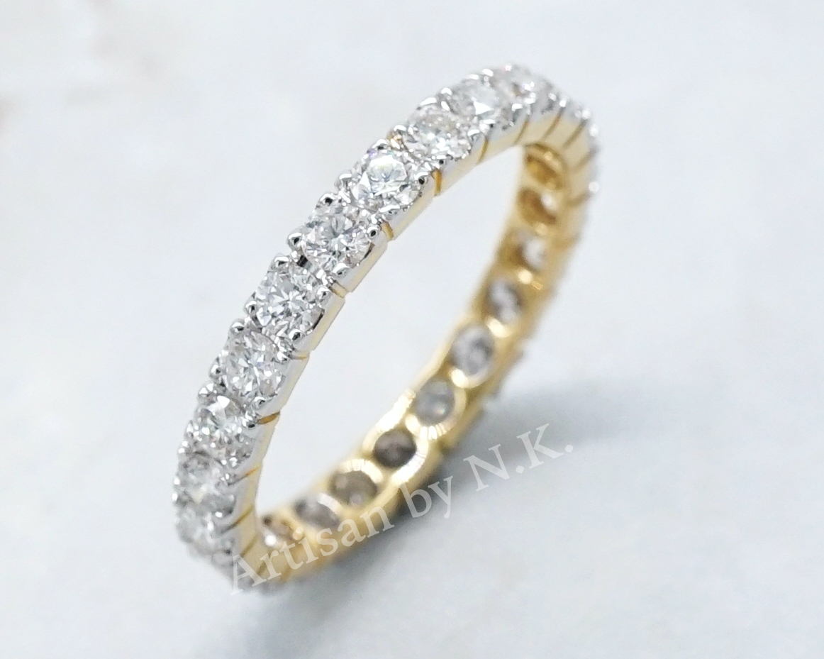 แหวนเพชรล้อมวง( Eternity Ring) น้ำหนักเพชรรวม 1.68 กะรัต (เพชร 24 เม็ด เม็ดละ 7 ตังค์ ) ตัวเรือนทำจากทอง 18K