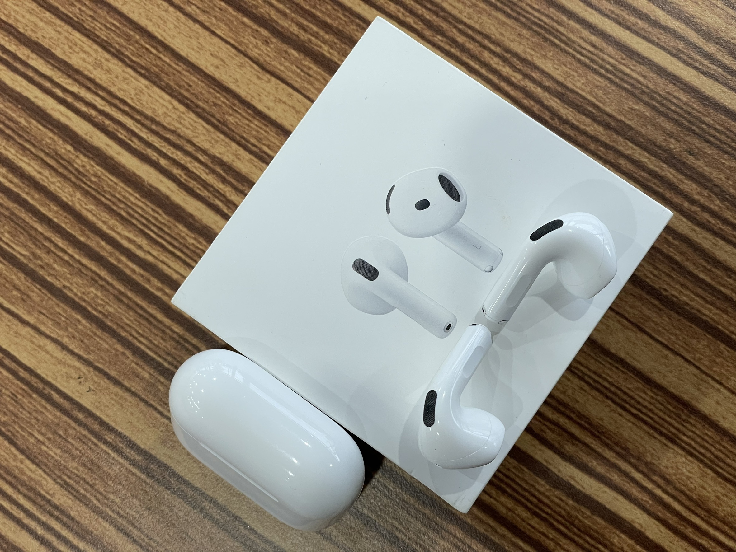 😚 AirPods 4 😚 🔥 AirPods สภาพดี ครบกล่อง พร้อมประกันศูนย์ 🔥