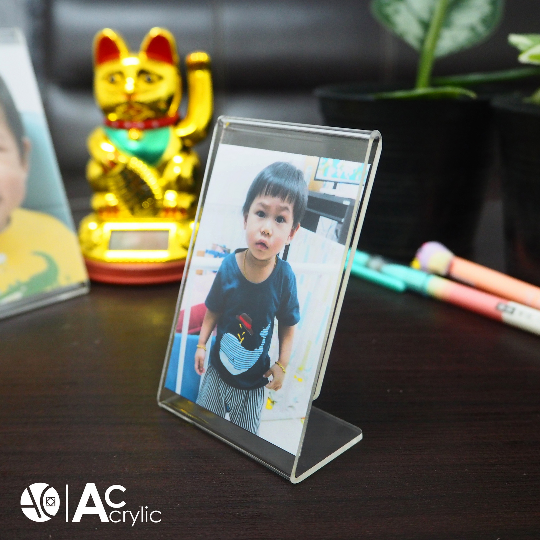 ป้ายตั้งโต๊ะ ป้ายอะคริลิค A8 แนวตั้ง 5.5x8 cm อะคริลิค โชว์กระดาษ 1 ด้าน ทรง L Acrylic (A8)