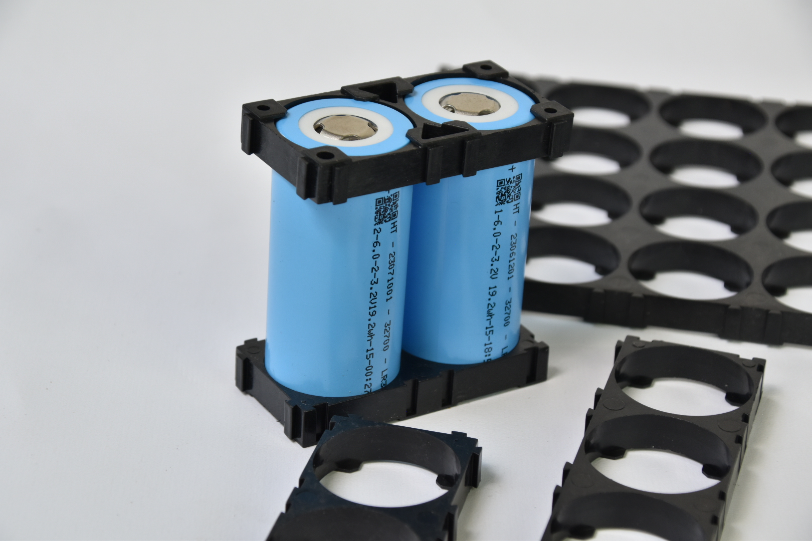 แผ่นบาสเก็ต รางแบต Battery Case Holder Bracket ตัวยึดแบตเตอรี่ 32 33 38 40 มม สำหรับแบตเช่น 32650 32700 33140 38121 40135 หรือขนาดหัวขนาดเดียวกัน