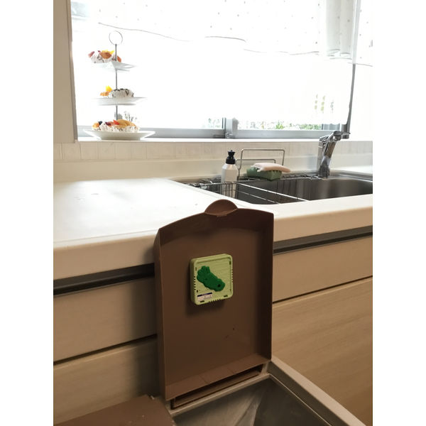🗑️Fly-Konai Earth Deodorizing Plus ที่ดับกลิ่นถังขยะภายในบ้าน เพียงติดไว้ที่ฝาถังขยะ ขยะคุณก็จะไม่มีกลิ่นเหม็นและกำจัดแมลงวันได้อีกด้วยค่ะ