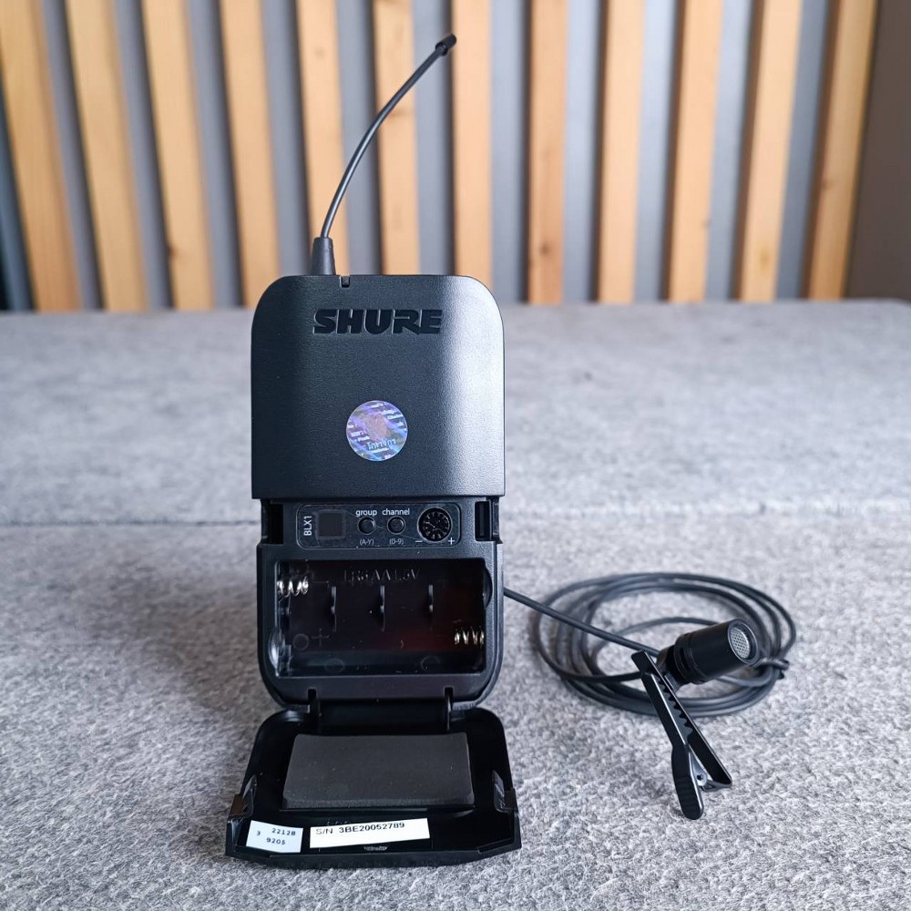 SHURE BLX14RA/CVL-M19 รุ่นติดแร็ค ไมค์ลอยหนีบ BLX14RA/CVL M19 ชุดไมค์หนีบปกเสื้อ ชุดไมโครโฟนไร้สาย BLX14RACVLM19 เอไอ-ไพศาล +++