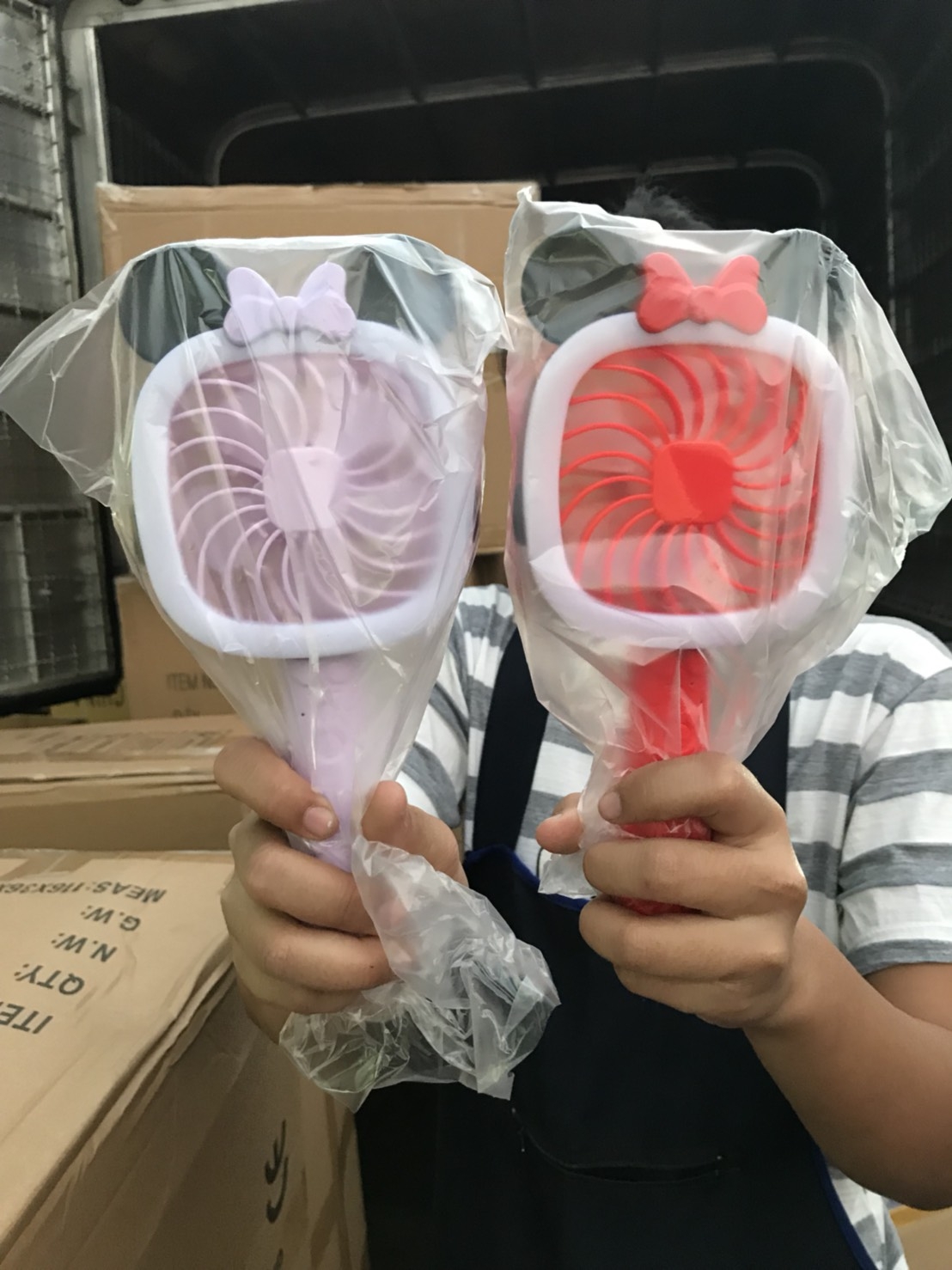 4337 พัดลมพกพาด้ามจับ มีไฟ ชิ้นละ