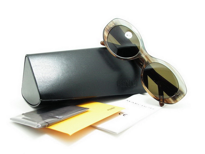 แว่นกันแดด Fendi สวยหรูสุดๆค่ะ ของแท้100%และถูกสุดๆ ส่งตรงจากUS.ค่ะ