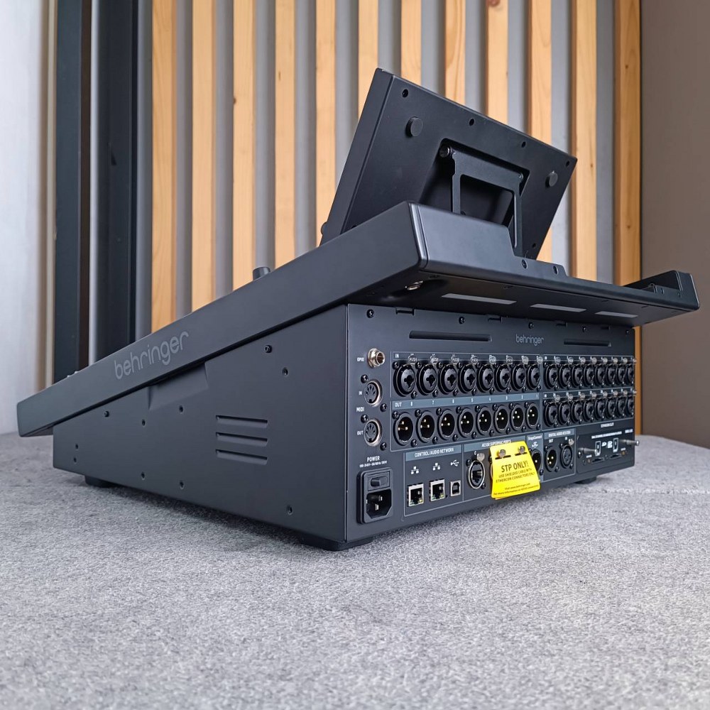 BEHRINGER WING COMPACT mixer สีดำ มิกซ์ดิจิตอลแบบมีหน้าบอร์ด 48 แชนแนล 28 บัส มิกเซอร์ มิกเซอร์ดิจิตอล เอไอ-ไพศาล