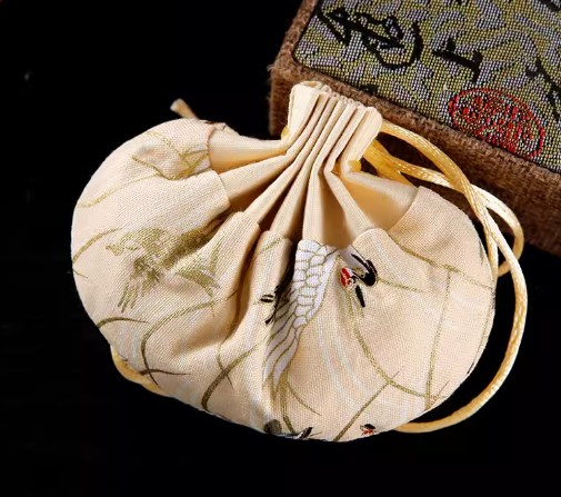 ถุงผ้าใส่เครื่องหอม ดอกไม้แห้ง เครื่องประดับ ถุงผ้าทรงกลม ลายนกกระเรียน ของขวัญของชำร่วย งานแต่งงาน 406779