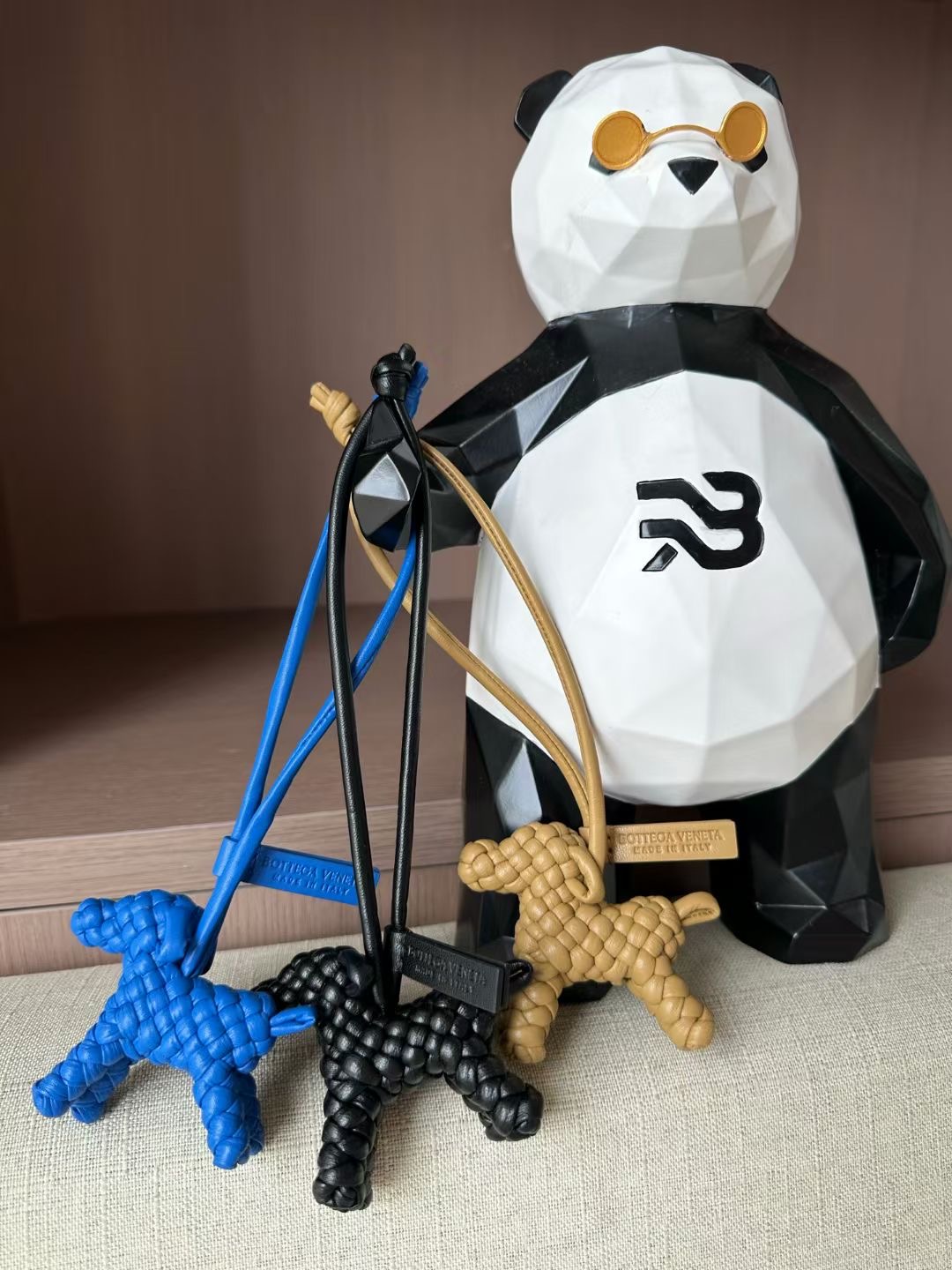 **do** ที่ห้อยกระเป๋า Bottega Dog Charm หนังแกะสาน มี 3สี ใหม่ ของแท้