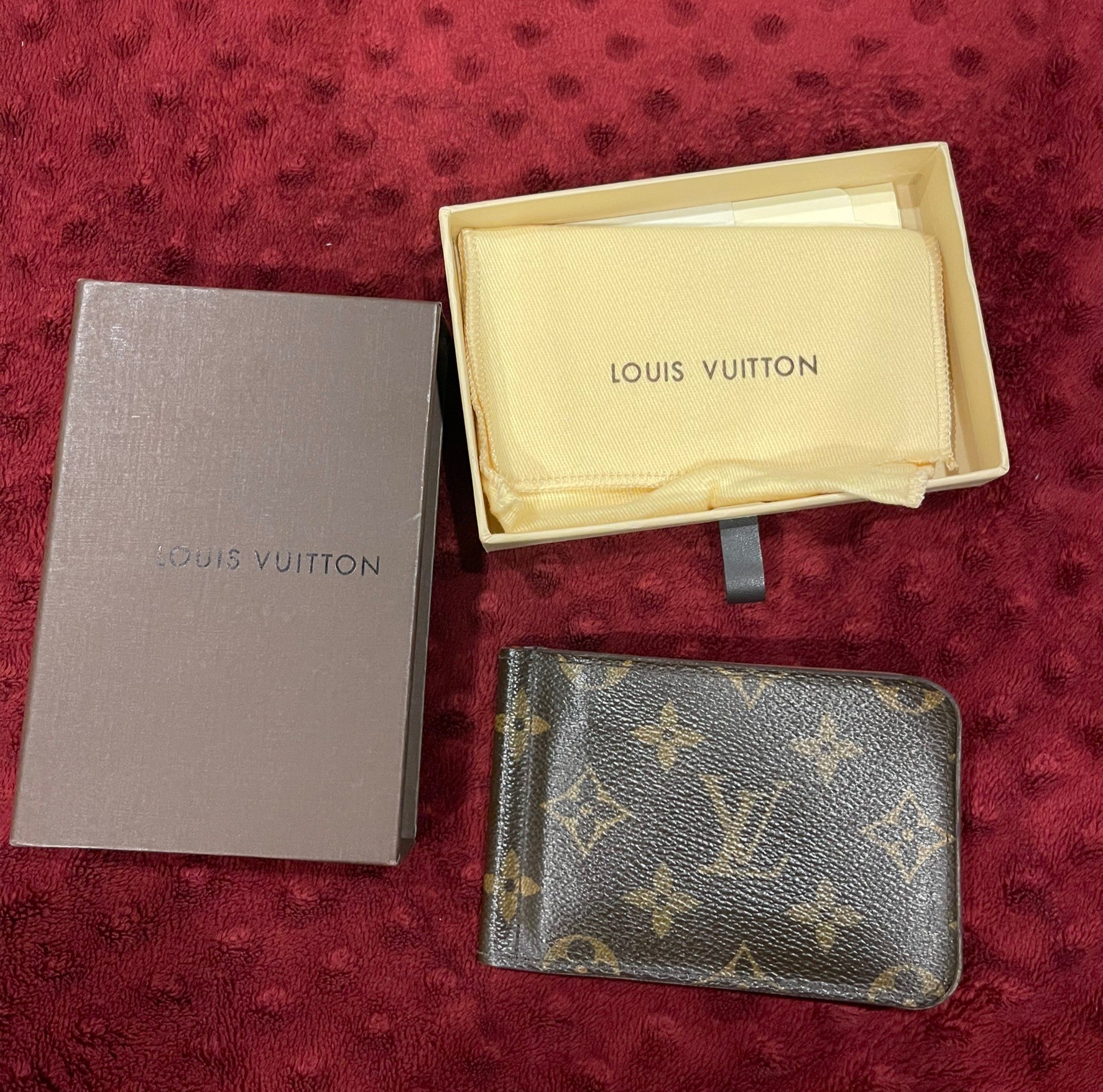 - Louis Vuitton Monogram Money Clip 4 Cards สภาพ 90 %