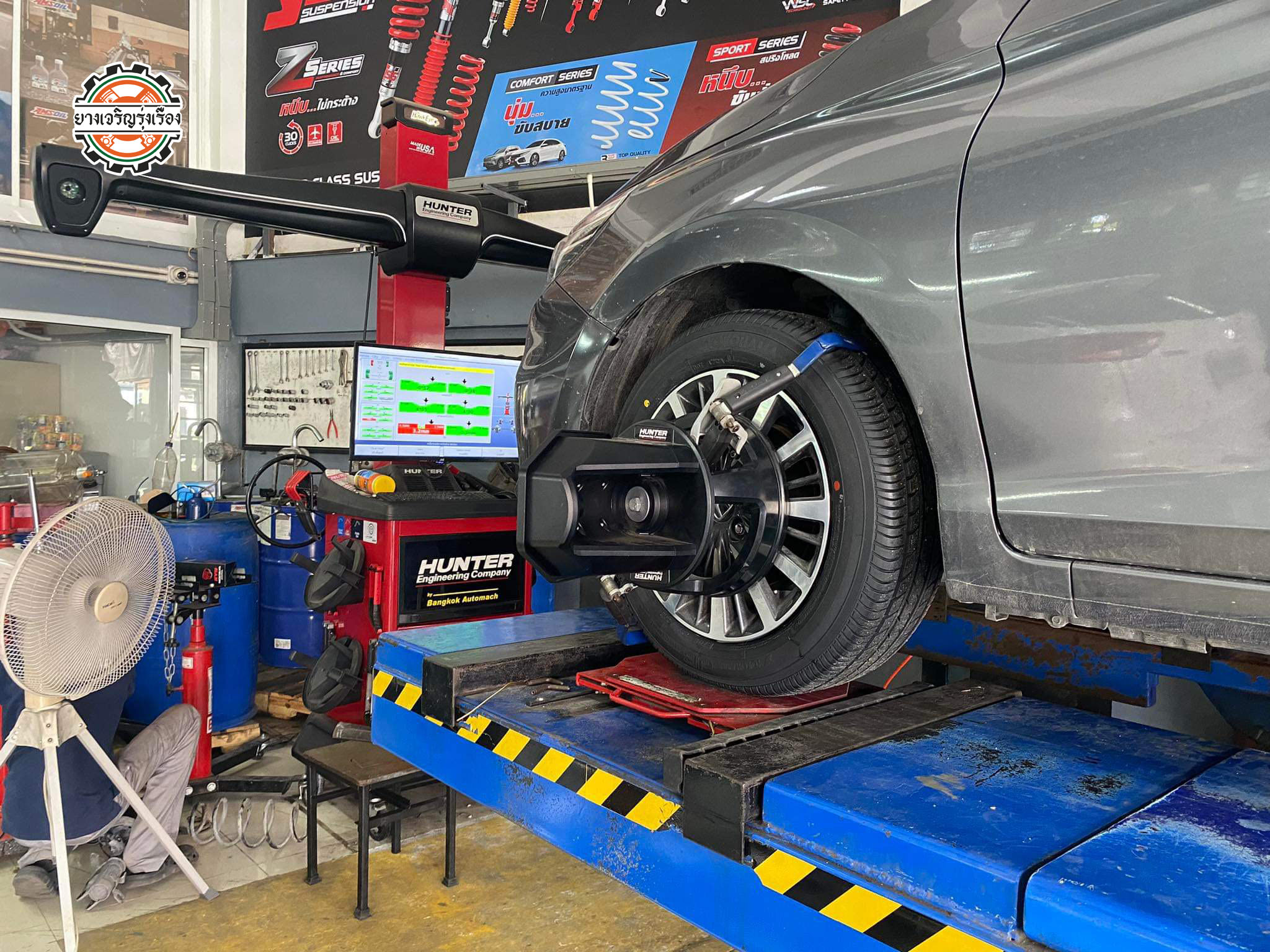 HONDA CITY TURBO เข้ารับบริการเปลี่ยนยางรถยนต์ ขอยางคุณภาพเยี่ยม ผลิตญึ่ปุ่น ☄️YOKOHAMA BluEarth-Es ขนาด 185/55R16 𝙊𝙪𝙧 𝙎𝙚𝙧𝙫𝙞𝙘𝙚 บริการทางร้านเรารับทำอะไรบ้าง 🔧 ติดตั้งยางแบบไร้รอย 100% 🔧 บริการสลับยาง ตามอายุ 🔧 มียางรถยนต์ทุกยี่ห้อให้เลือกซื้อ 🔧 เช็คช่วงล่าง แก้ปัญหาให้ตรงจุด 🔧 บริการล้างลิ้นปีกผีเสื้อ 🔧 บริการเช็คระยะรถยนต์ 🔧 เปลี่ยนถ่ายของเหลวทั้งระบบ 🔧 ตั้งศูนย์ด้วยเครื่อง HUNTER นำเข้าจาก USA สอบถามข้อมูลเพิ่มเติม หรือนัดหมายเข้ารับบริการ Tel : 08-6569-1915 Tel : 08-6544-5963 Line id : @88rw Tiktok : https://www.tiktok.com/@88rwycrr Youtube : https://youtube.com/@88rw Facebook : https://www.facebook.com/88rwtire Location : https://goo.gl/maps/HrNUAZXPN94KvxZ98?coh=178573&entry=tt #รถยนต์มีปัญหาไม่รู้ต้องแก้ตรงไหน ทางเรายินดี ตรวจหาปัญหาและหาวิธีแก้ บอกลูกค้าก่อนลงมือทำเสมอราคาเป็นธรรมไม่เอาเปรียบ สบายใจคุณลูกค้า ---------------------------------- ดูแลให้คำปรึกษาทุกปัญหาคาใจ ไม่ทิ้งลูกค้า มีบริการหลังการขาย 【ให้ผู้เชี่ยวชาญของเรา ดูแลรถคุณ】 ร้านยางเจริญรุ่งเรือง ยินดีต้อนรับครับ ---------------------------------- #โช๊คอัพรถยนต์ #monroe #yss #kayaba #profender #ร้านยางเจริญรุ่งเรือง #นนทบุรี #งามวงศ์วาน #amsfix #บริการช่วงล่างรถยนต์ #ซ่อมบำรุงช่วงล่าง #เซทอัพโช๊คอัพรถยนต์