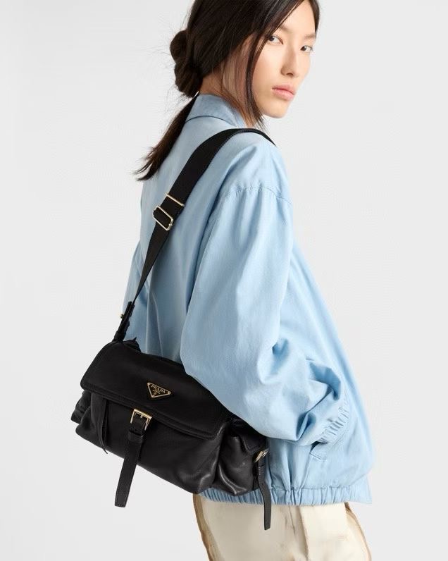 **C** กระเป๋าหนังแท้ Prada Explore medium nappa leather shoulder bag with flap มี 2 สี สินค้าใหม่ ของแท้