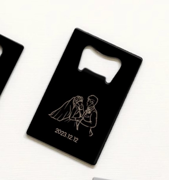 ของขวัญ ของชำร่วย งานแต่งงาน ทำ logo ได้ ที่เปิดขวด การ์ด เลเซอร์ ลาย แบบพกพา มีฟังก์ชั่น แม่เหล็กติดตู้เย็น 125565