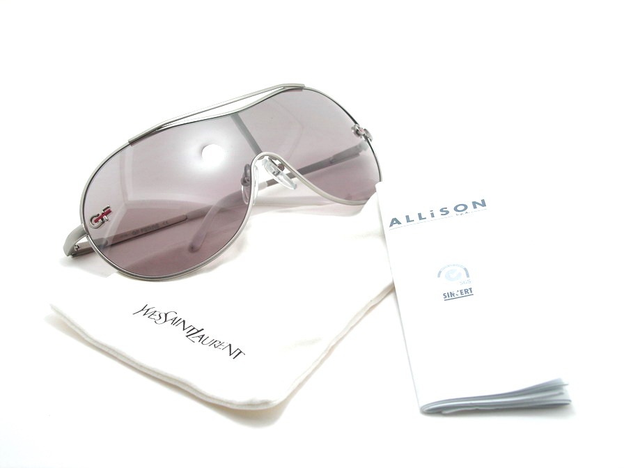 แว่นกันแดด Gianfranco Ferre !!!สวยและเก๋มากมากค่ะ ของแท้100%และถูกสุดๆ ส่งตรงจากUS.ค่ะ