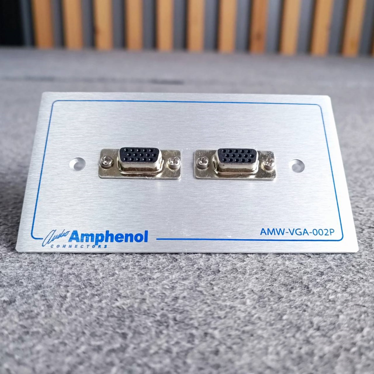 (1ชุด) AMPHENOL AMW-VGA-02P ชุดขั้วต่อ VGA ตัวเมีย 2 จุด Video Outlet Panel Aluminium With VGA 2 Port แผ่นสแตนเลส เอไอ-ไพศาล