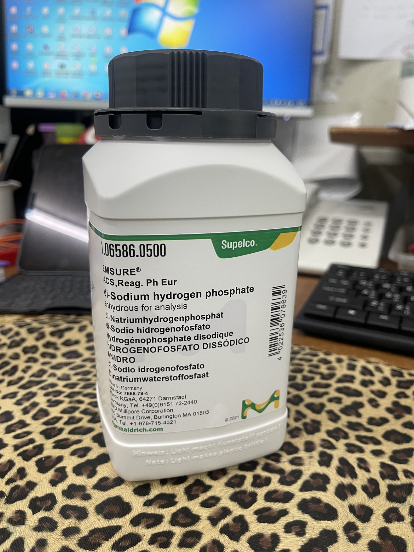 di-Sodium Hydrogen Phosphate Ahydrous AR, 500 g -Merck